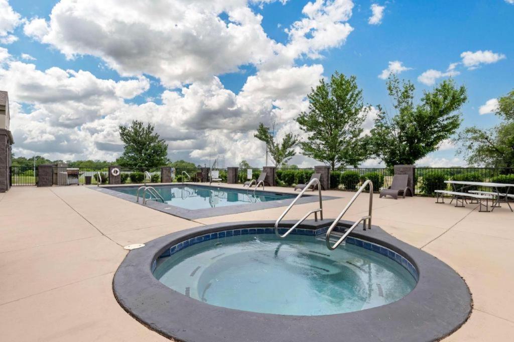 Best Western Locust Grove Inn And Suites Exterior foto
